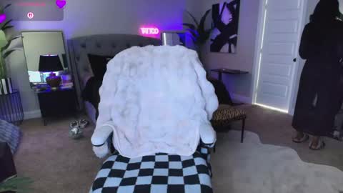 Tatted Queen online show from 04.23.26
