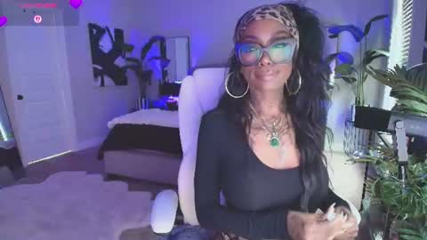Snapshot of tatted_vixen chatting on 06.12.26 Tatted Queen online show from 06.12.26