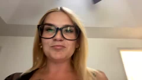 Snapshot of tattedlilmama chatting on 07.23.26 Tattedlilmama online show from 07.23.26