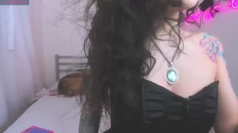 Snapshot of tattoo_highmami chatting on 10.08.25 High Mami online show from 10.08.25