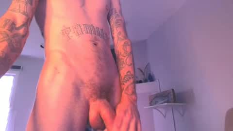 Snapshot of tattooednudedude chatting on 01.04.25 Mr. Favorite online show from 01.04.25