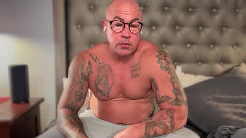 Snapshot of tattoosandabs chatting on 02.14.25 tattoosandabs online show from 02.14.25