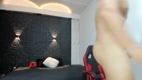  T A U R U S  online show from 03.08.26