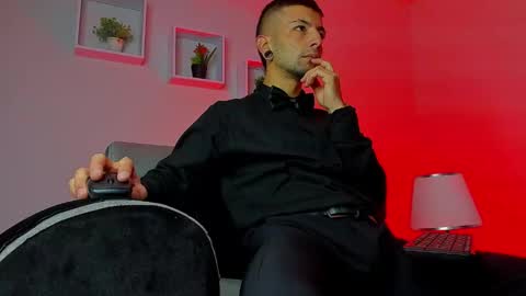 Snapshot of tayer_bennet chatting on 09.15.25 tayer_bennet online show from 09.15.25