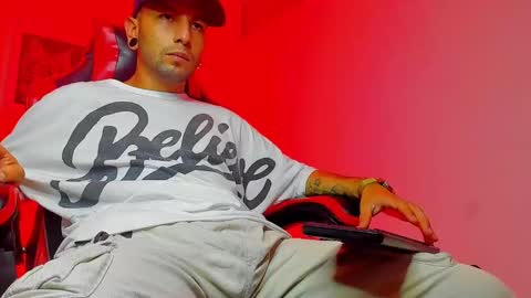 Snapshot of tayer_bennet chatting on 10.06.25 tayer_bennet online show from 10.06.25