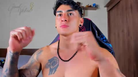 Snapshot of taylor_mclane1 chatting on 11.16.25 taylor_mclane1 online show from 11.16.25