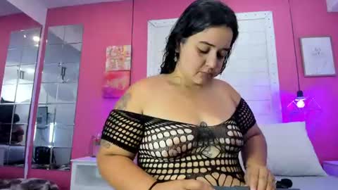 Snapshot of taylor_naomi27 chatting on 07.17.26 taylor_naomi27 online show from 07.17.26