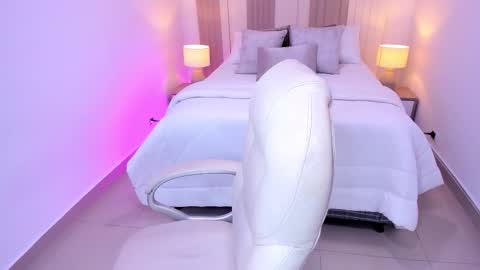 Taylor  online show from 10.14.25