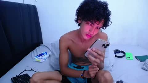 Snapshot of tayronx33 chatting on 02.08.25 Tayron online show from 02.08.25