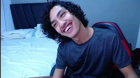 Snapshot of tayronx33 chatting on 10.08.25 Tayron online show from 10.08.25