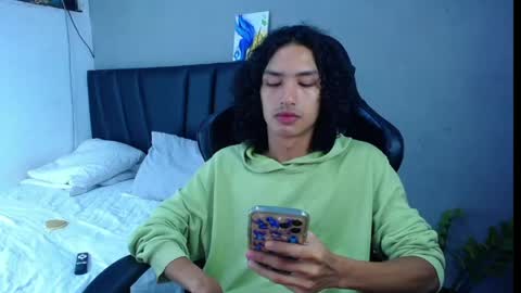 Snapshot of tayronx33 chatting on 04.23.26 Tayron online show from 04.23.26