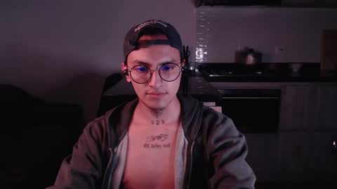 Teo independent model online show from 02.18.25