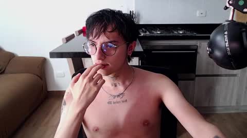 Teo independent model online show from 04.14.26