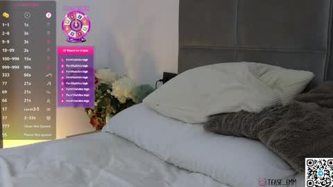 Snapshot of tease_me__ chatting on 06.05.26 Em online show from 06.05.26