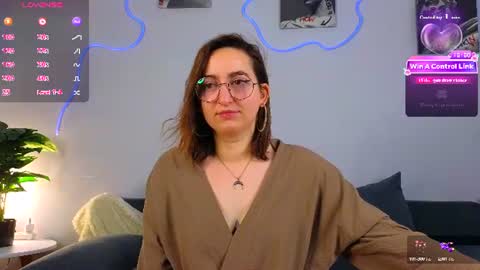 Snapshot of teasemilf chatting on 07.22.26 Lady Oudrey online show from 07.22.26