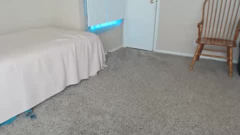 teases online show from 12.03.24