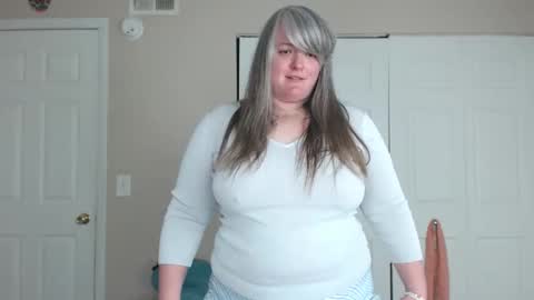 teases online show from 03.01.26