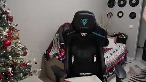 Teddy online show from 12.20.25