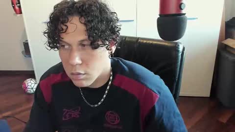 Snapshot of tedhmicro25 chatting on 10.18.25 tedhmicro25 online show from 10.18.25