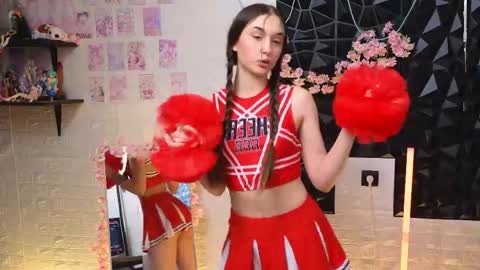 Snapshot of teeaapsex chatting on 04.19.26 Alice and Cassie online show from 04.19.26