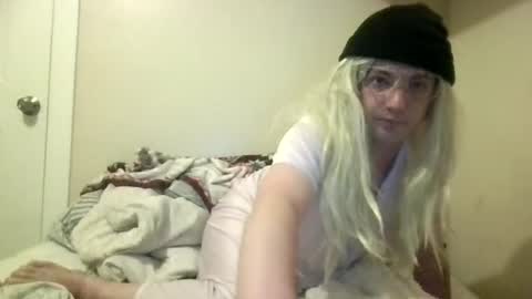Snapshot of teepz97 chatting on 06.14.26 teepz97 online show from 06.14.26