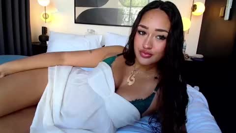 Telea Evans online show from 10.05.25