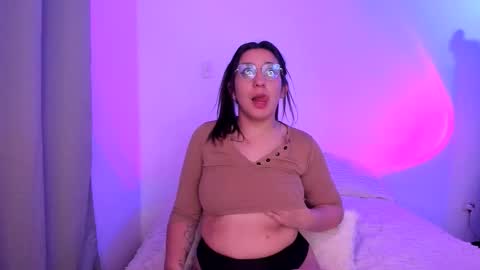 Snapshot of tellme_maddie chatting on 11.10.25 Maddie online show from 11.10.25