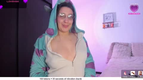 Snapshot of tellme_maddie chatting on 01.19.26 Maddie online show from 01.19.26