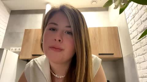 Snapshot of templeholberg chatting on 03.09.26 Lana online show from 03.09.26