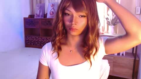 Snapshot of temptation_ashley chatting on 05.21.26 temptation_ashley online show from 05.21.26