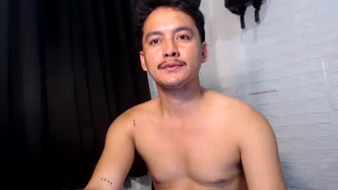 Snapshot of tempting_jon chatting on 11.18.25 tempting_jon online show from 11.18.25