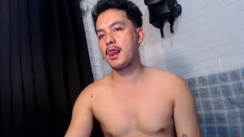 Snapshot of tempting_jon chatting on 11.20.25 tempting_jon online show from 11.20.25