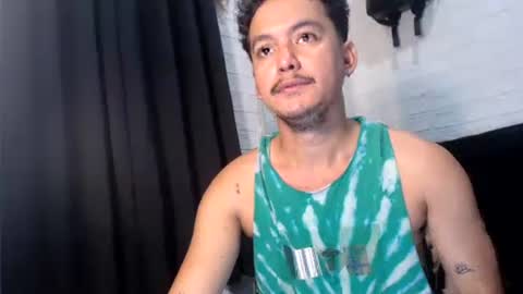 Snapshot of tempting_jon chatting on 11.25.25 tempting_jon online show from 11.25.25