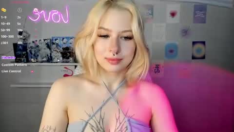 Snapshot of tender__kitty chatting on 01.02.25 Sue online show from 01.02.25