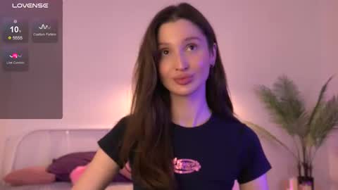 Snapshot of tender_babyy chatting on 09.10.25 Sexy girl Li online show from 09.10.25