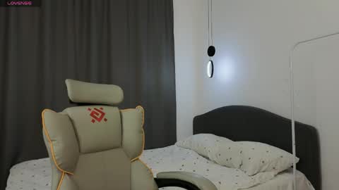 Mia online show from 04.26.26