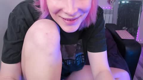Snapshot of tenebrise chatting on 04.25.26 Kira online show from 04.25.26