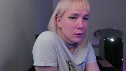 Snapshot of tenebrise chatting on 05.08.26 Kira online show from 05.08.26