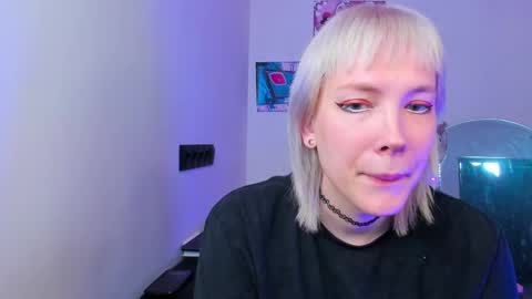 Snapshot of tenebrise chatting on 05.17.26 Kira online show from 05.17.26