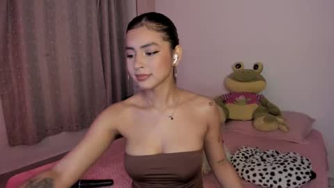 Snapshot of tenshi_leah chatting on 10.27.25 Leah online show from 10.27.25
