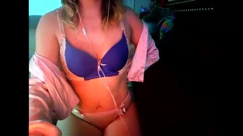 Snapshot of tetherbelle chatting on 02.24.26 tetherbelle online show from 02.24.26