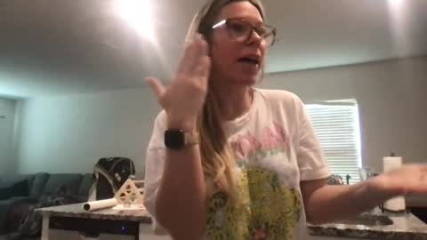 Snapshot of texas_blonde chatting on 05.22.26 Daphne Summers online show from 05.22.26
