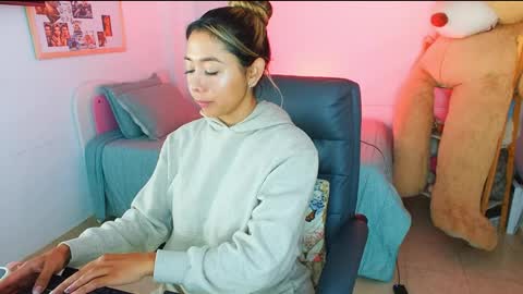 texas_curvykitten online show from 04.12.26