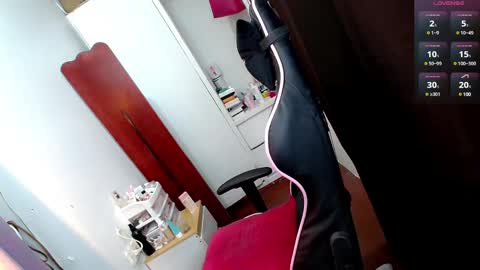 Snapshot of tgirljennie69 chatting on 01.14.25 jennie online show from 01.14.25