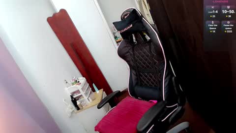 Snapshot of tgirljennie69 chatting on 02.05.25 jennie online show from 02.05.25