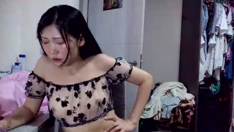 Snapshot of thaihoneysweet chatting on 06.18.26 thaihoneysweet online show from 06.18.26