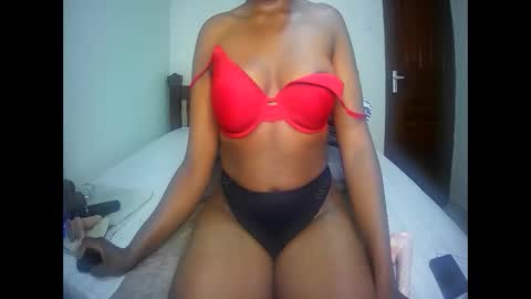 Snapshot of thalami21 chatting on 11.16.25 shy online show from 11.16.25