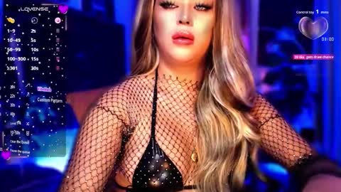 Snapshot of thalia_cambridge chatting on 11.12.25 THALIA online show from 11.12.25