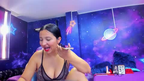 Snapshot of thaliaa_bdsm chatting on 10.14.25 Thalia online show from 10.14.25
