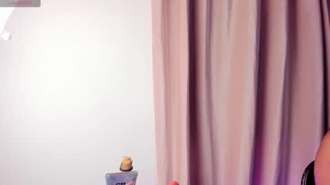 Thalia Rivera online show from 11.22.25